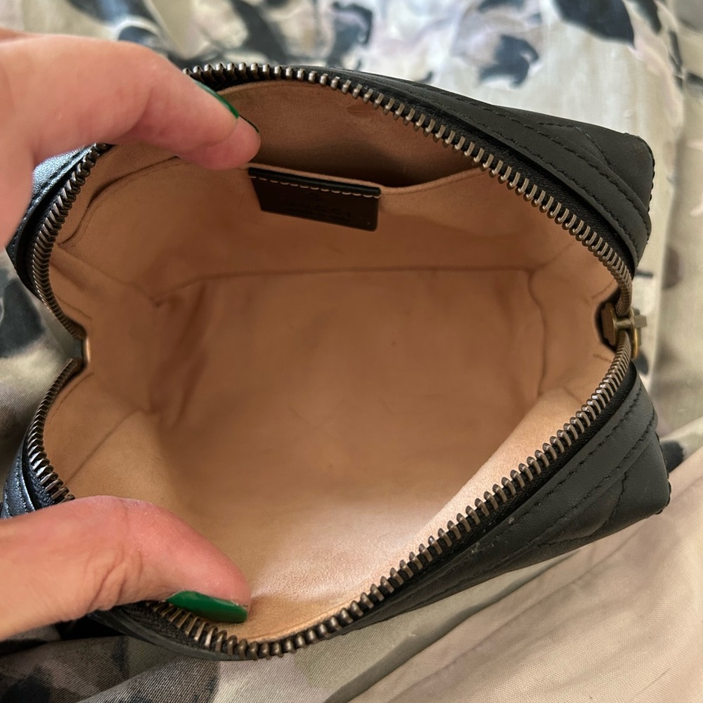Gucci 476165 Black Leather Cosmetic Case Heart Gold Marmont - Dust Bag included - Picture 5 of 9